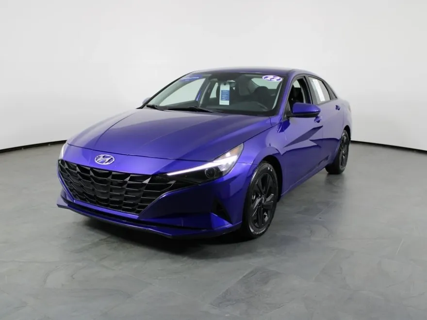 2022 Hyundai Elantra SEL photo 1