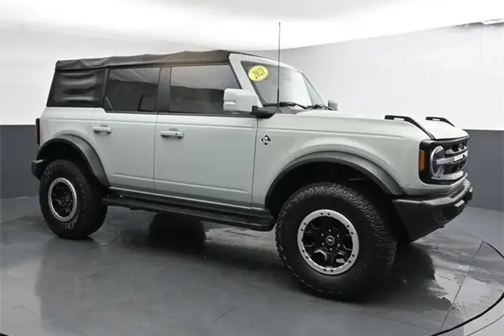 2021 Ford Bronco Outer Banks photo 1