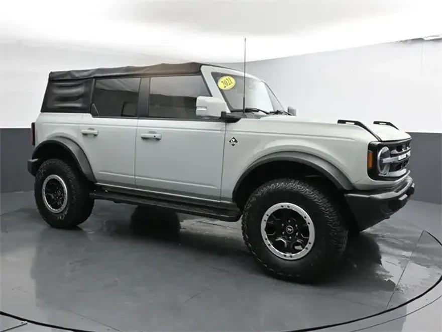 2021 Ford Bronco Outer Banks photo 1