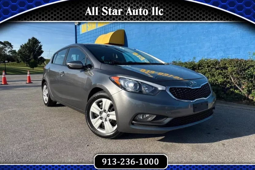 2016 Kia Forte 5-Door LX photo 1