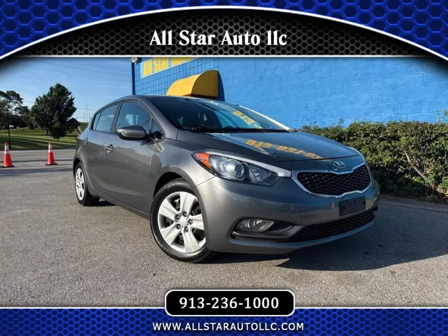 2016 Kia Forte 5-Door LX photo 1