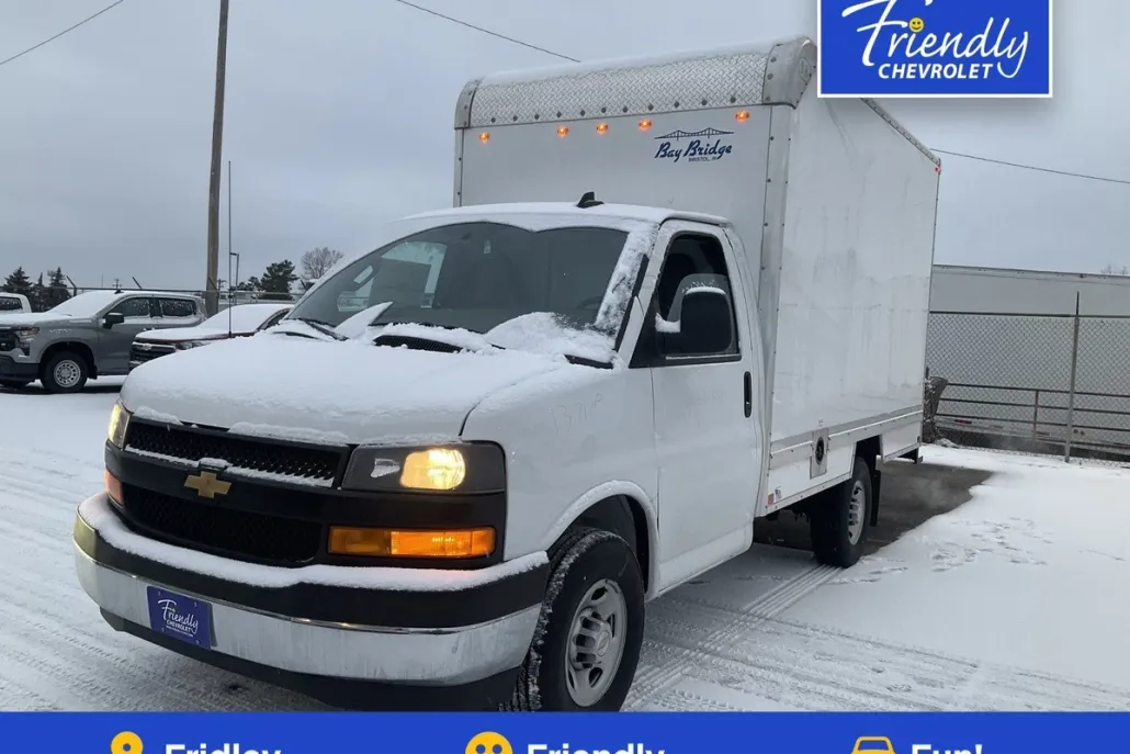 2024 Chevrolet Express Cutaway 3500 photo 1