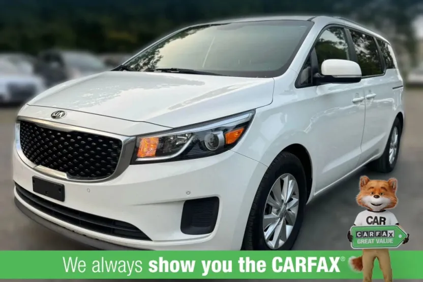2017 Kia Sedona LX photo 1