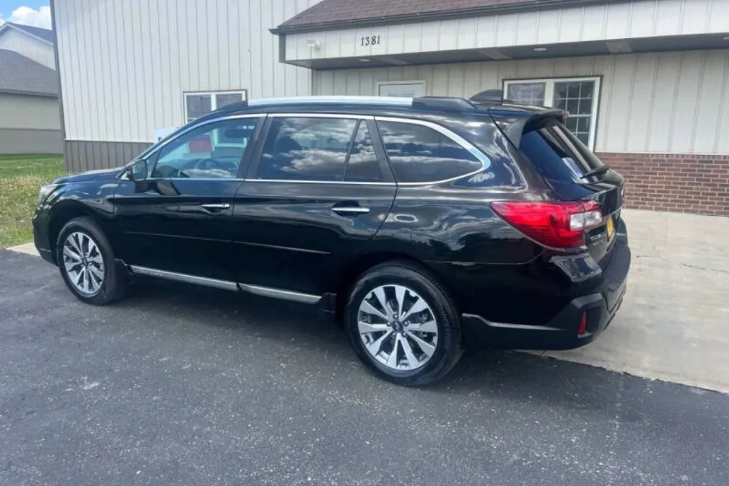 2018 Subaru Outback 2.5i Touring photo 1
