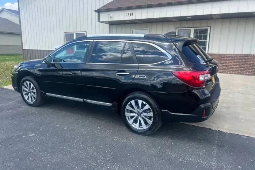 2018 Subaru Outback 2.5i Touring photo 1