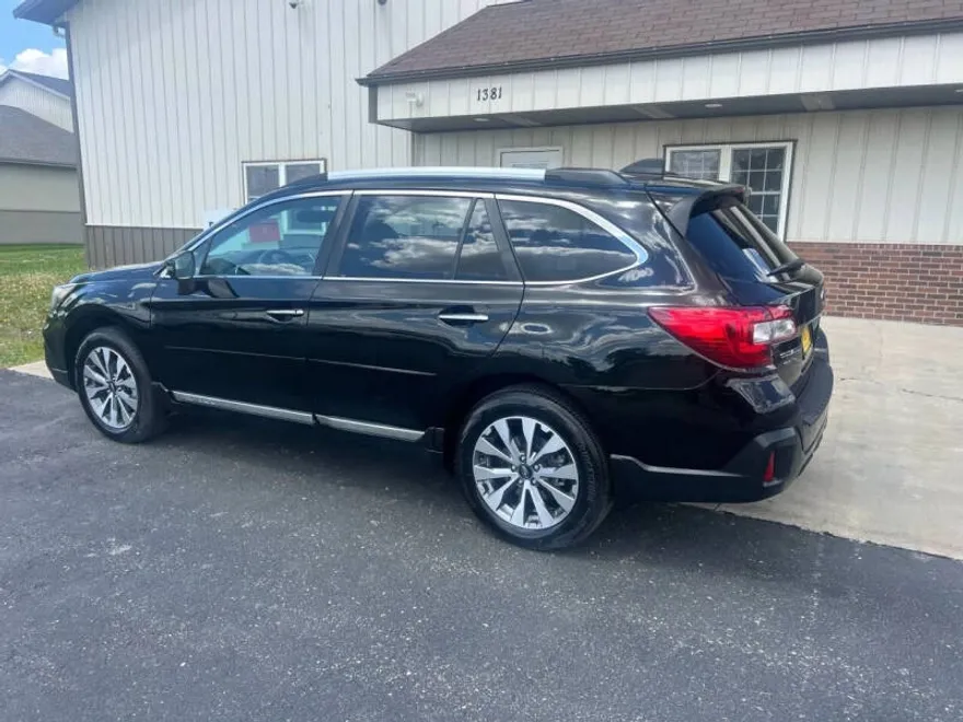 2018 Subaru Outback 2.5i Touring photo 1