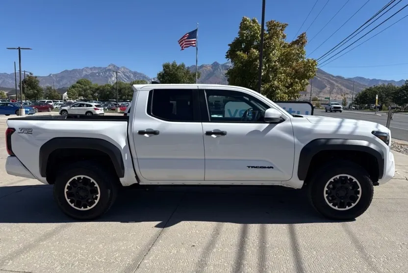 2024 Toyota Tacoma TRD Off-Road photo 1