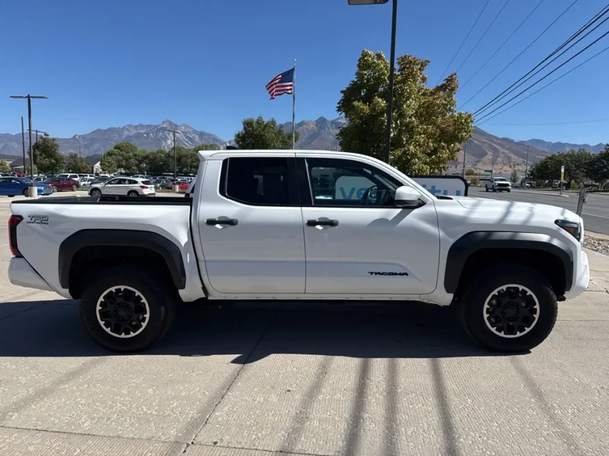 2024 Toyota Tacoma TRD Off-Road photo 1