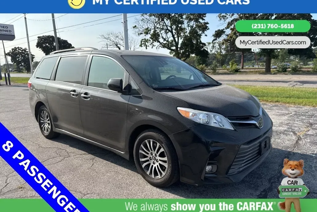 2018 Toyota Sienna XLE photo 1