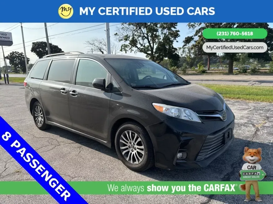 2018 Toyota Sienna XLE photo 1