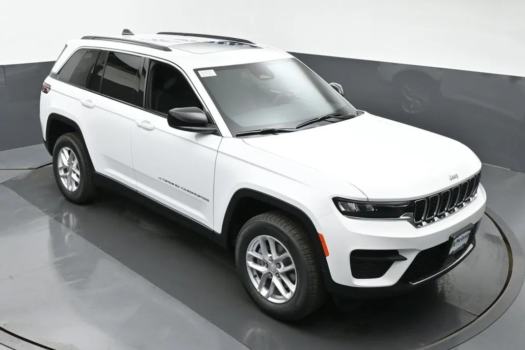 2025 Jeep Grand Cherokee Laredo X photo 1