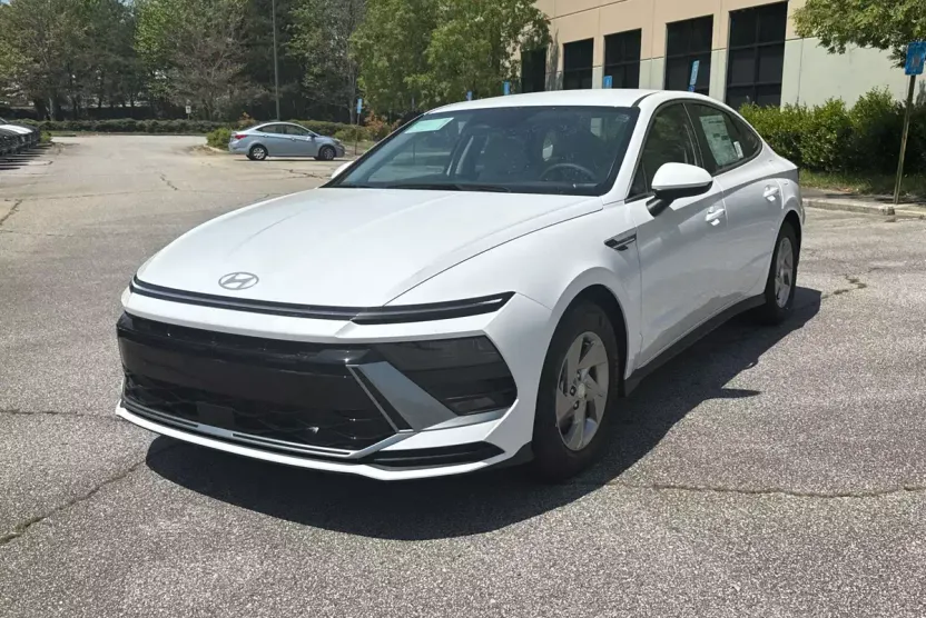 2025 Hyundai Sonata SE photo 1