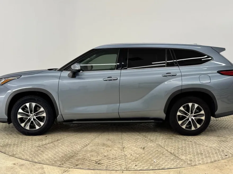2020 Toyota Highlander XLE photo 1