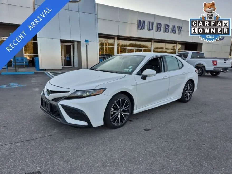 2024 Toyota Camry SE photo 1