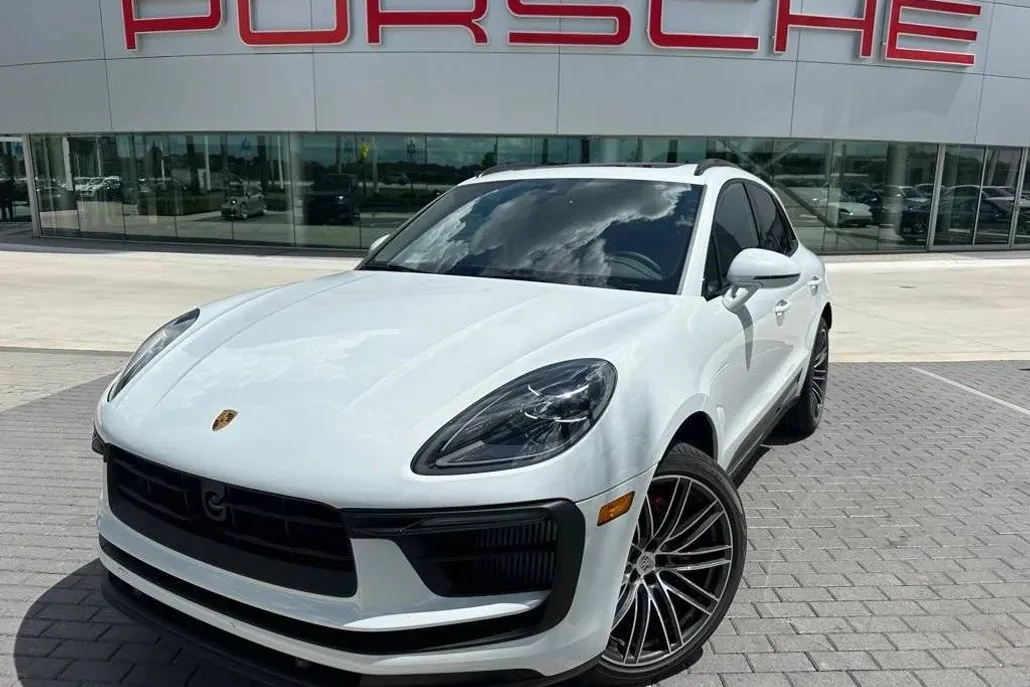2025 Porsche Macan S photo 1