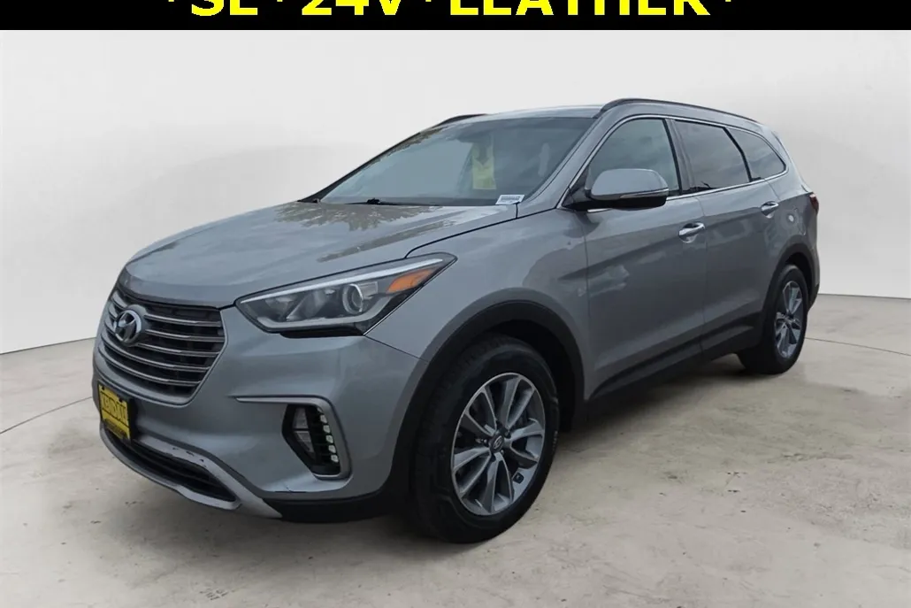 2017 Hyundai Santa Fe SE photo 1