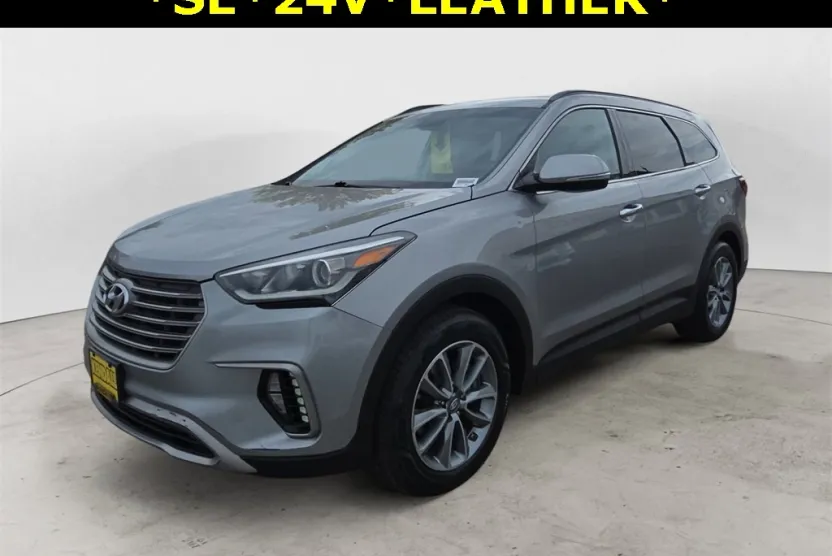 2017 Hyundai Santa Fe SE photo 1