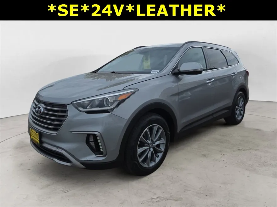 2017 Hyundai Santa Fe SE photo 1