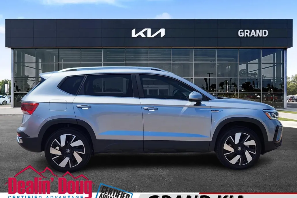 2024 Volkswagen Taos SEL photo 1