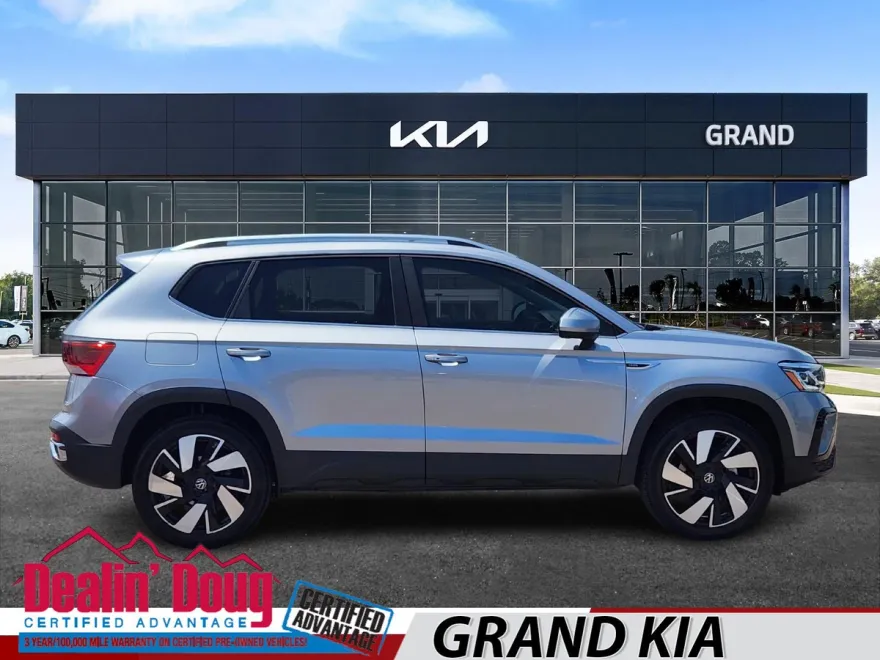 2024 Volkswagen Taos SEL photo 1