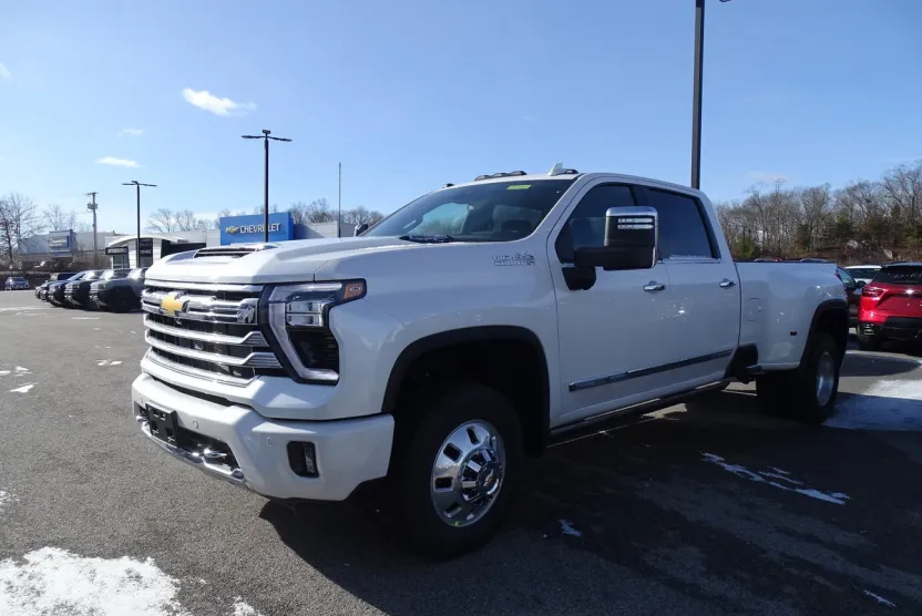 2025 Chevrolet Silverado 3500HD High Country photo 1