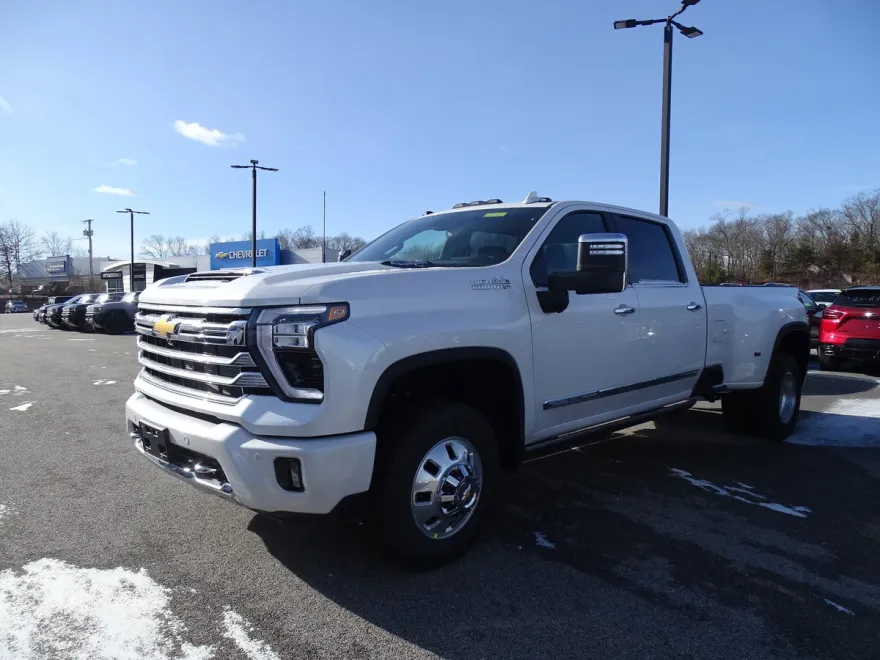 2025 Chevrolet Silverado 3500HD High Country photo 1