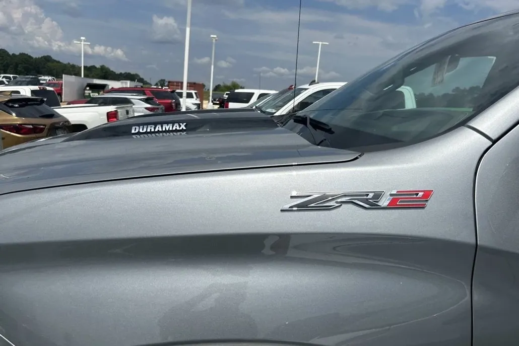 2024 Chevrolet Silverado 1500 ZR2 photo 1