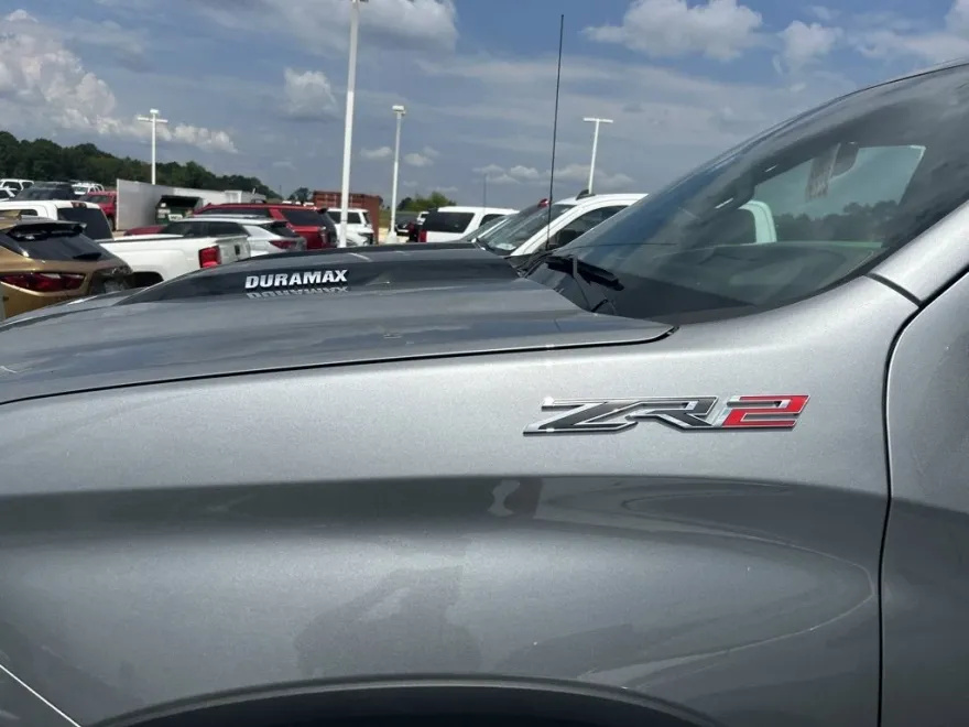 2024 Chevrolet Silverado 1500 ZR2 photo 1