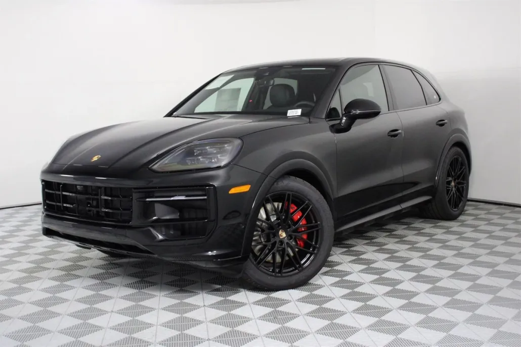 2025 Porsche Cayenne GTS photo 1