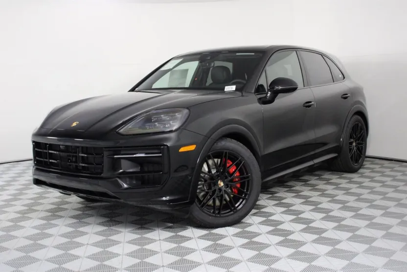 2025 Porsche Cayenne GTS photo 1