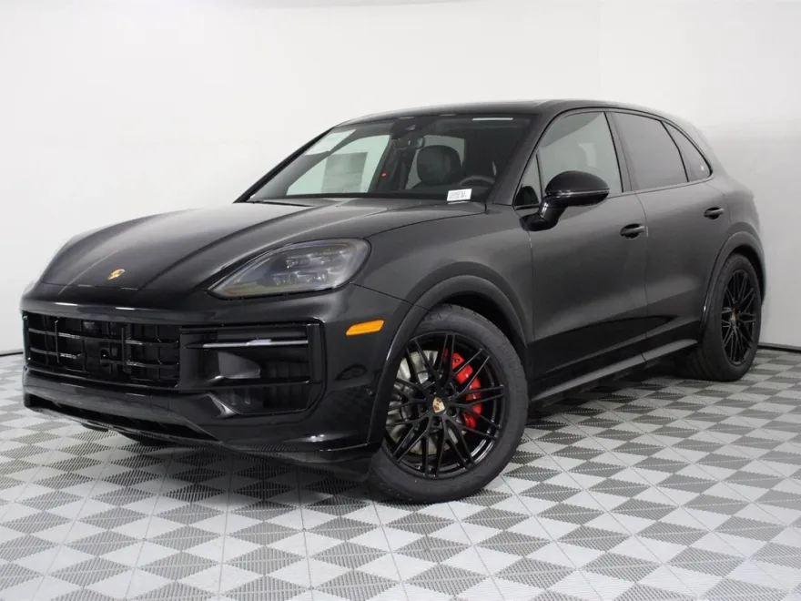 2025 Porsche Cayenne GTS photo 1