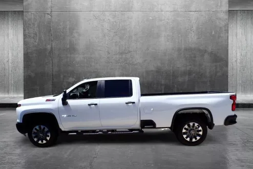 2025 Chevrolet Silverado 2500HD Custom photo 2