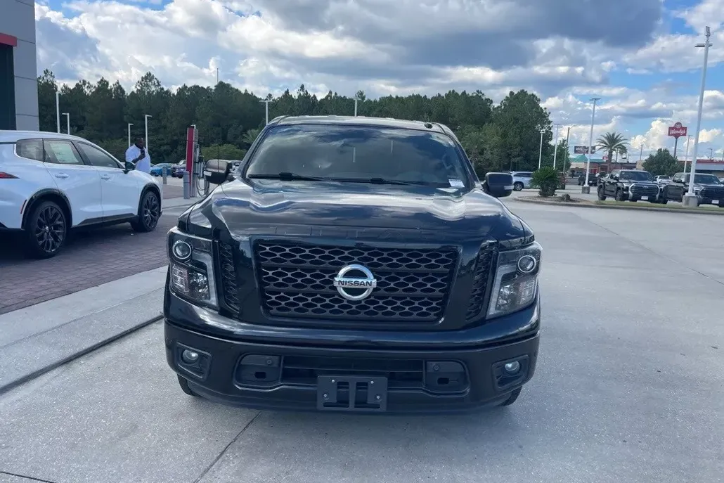 2018 Nissan Titan SV photo 1