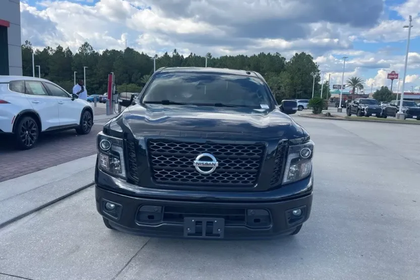 2018 Nissan Titan SV photo 1
