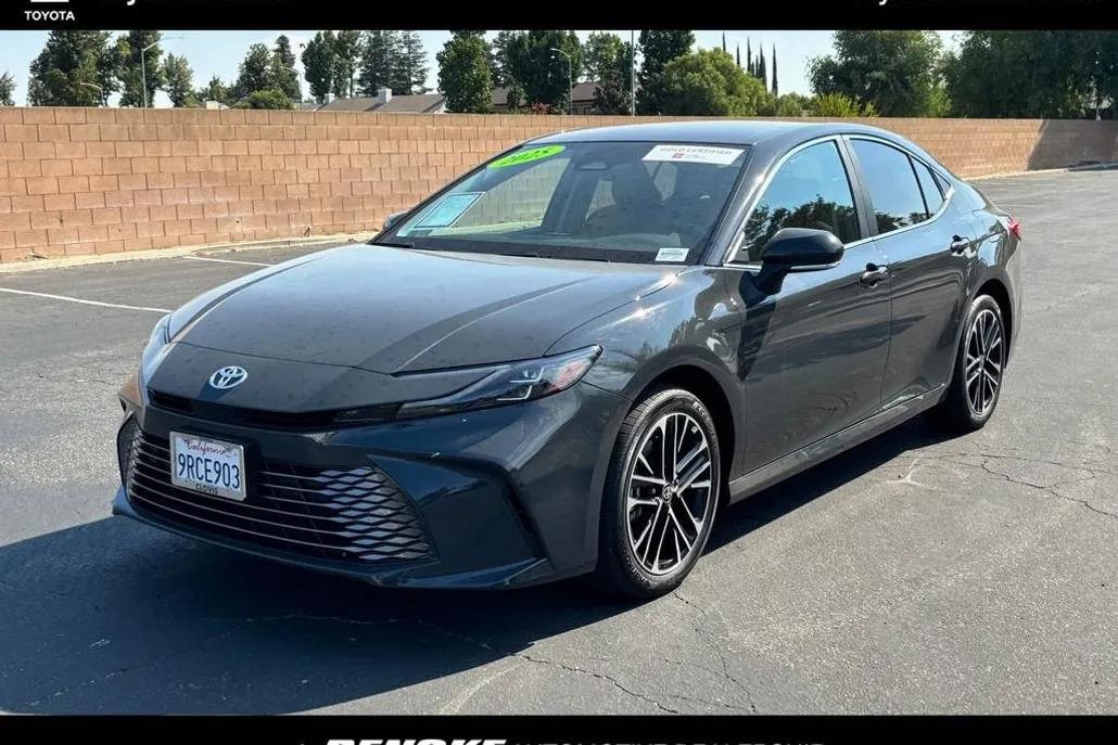 2025 Toyota Camry XLE photo 1