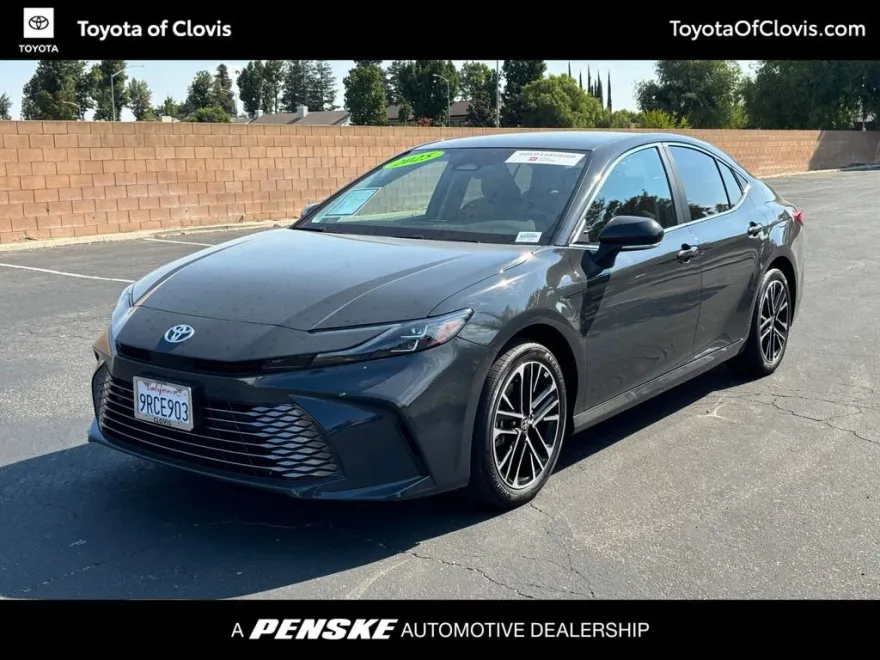 2025 Toyota Camry XLE photo 1