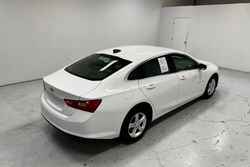 2020 Chevrolet Malibu LS photo 1