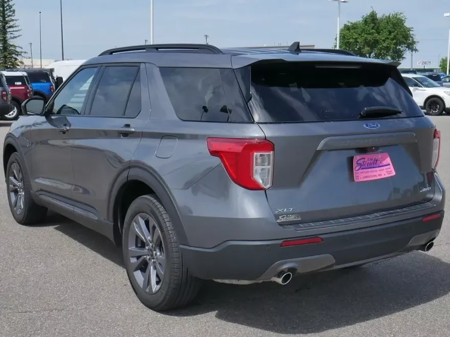 2023 Ford Explorer XLT photo 1