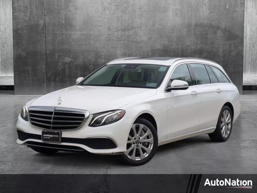 2018 Mercedes Benz E 400 4MATIC Wagon photo 1