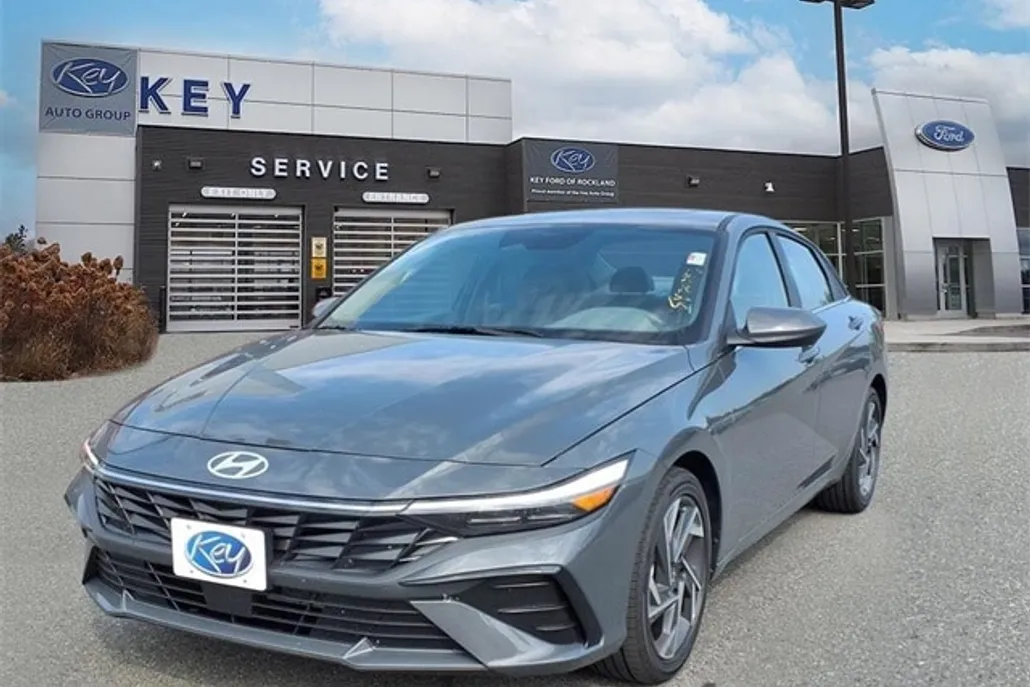 2025 Hyundai Elantra SEL Convenience photo 1