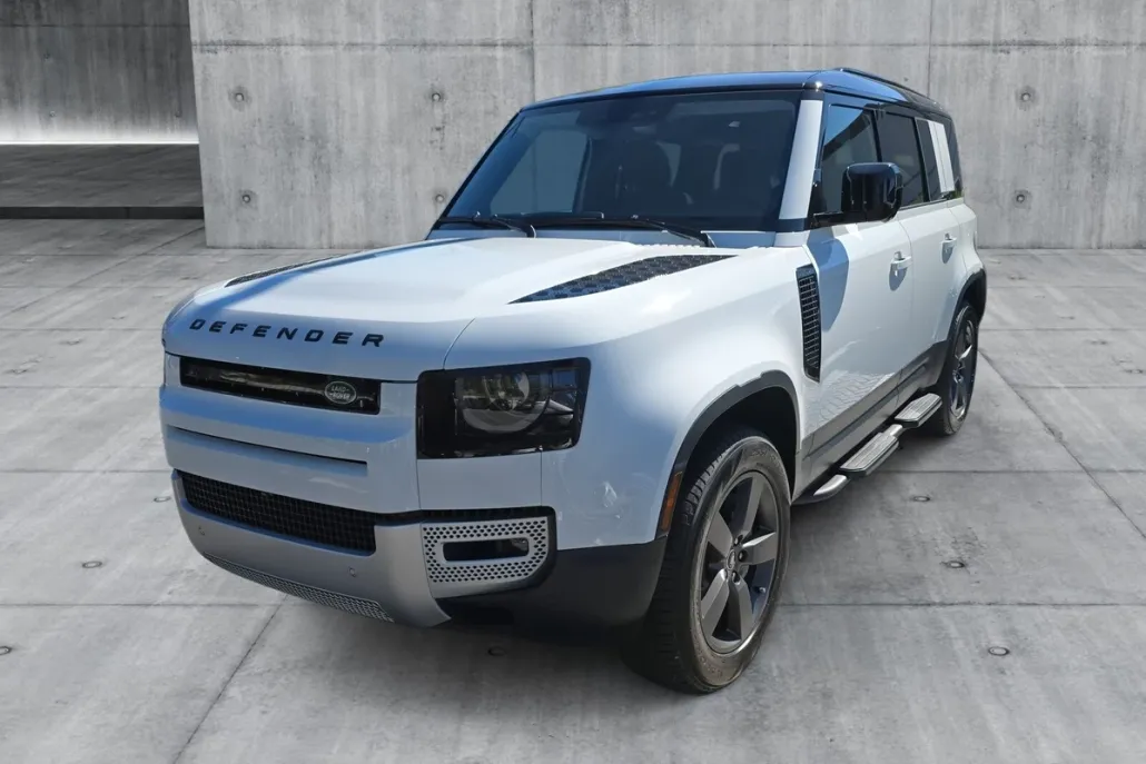 2025 Land Rover Defender 110 S photo 1