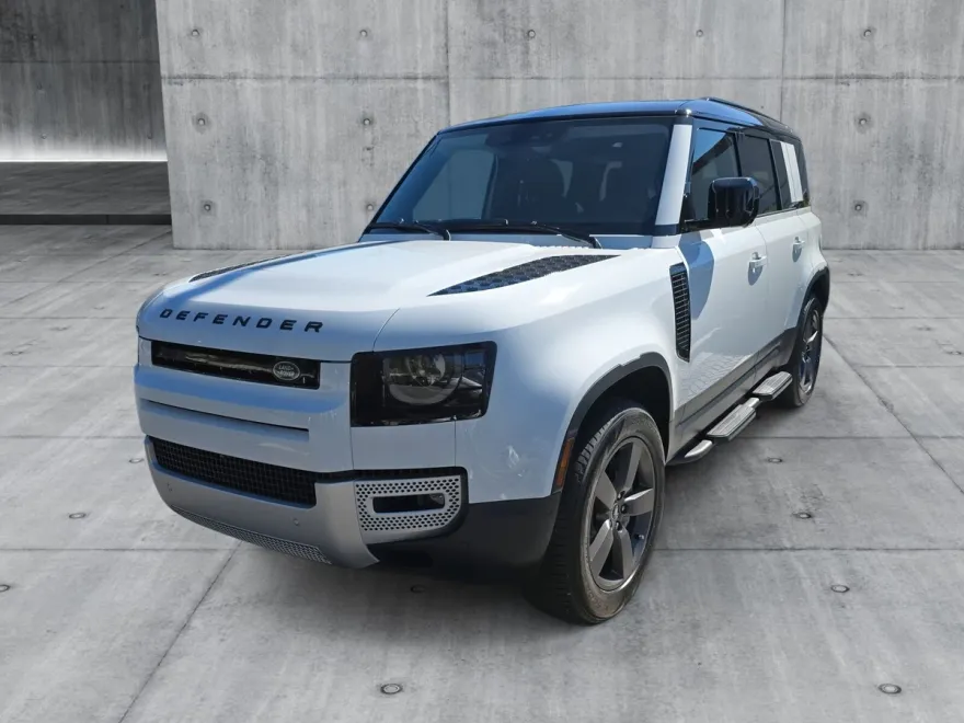 2025 Land Rover Defender 110 S photo 1