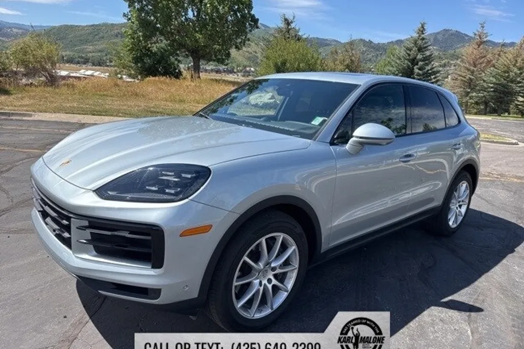 2024 Porsche Cayenne Base photo 1