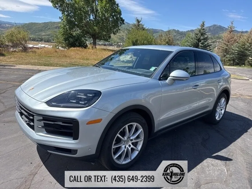 2024 Porsche Cayenne Base photo 1