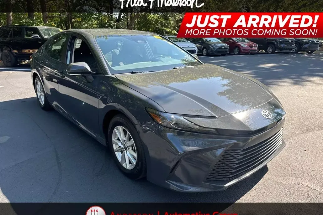 2025 Toyota Camry LE photo 1