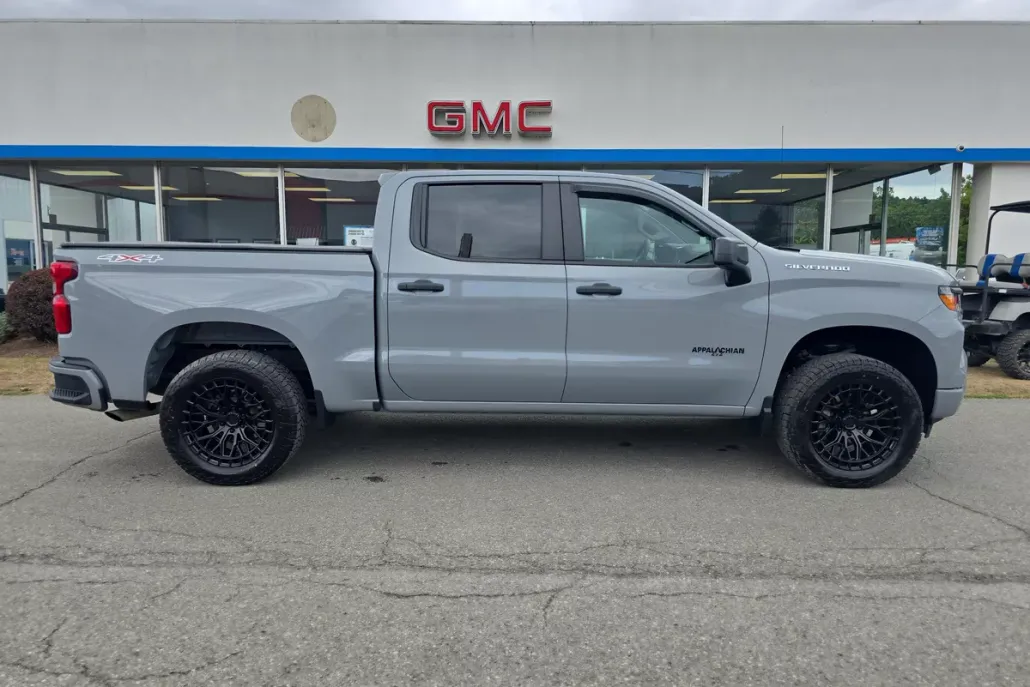 2024 Chevrolet Silverado 1500 Custom photo 1