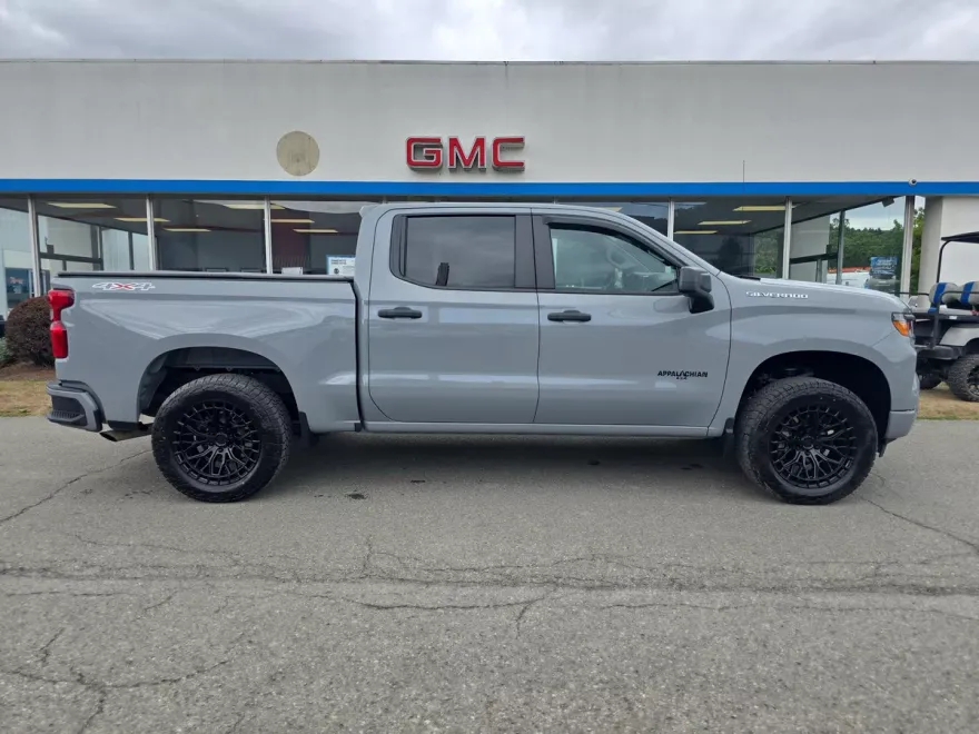 2024 Chevrolet Silverado 1500 Custom photo 1