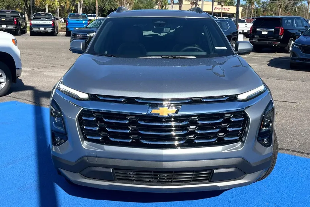 2025 Chevrolet Equinox LT photo 1
