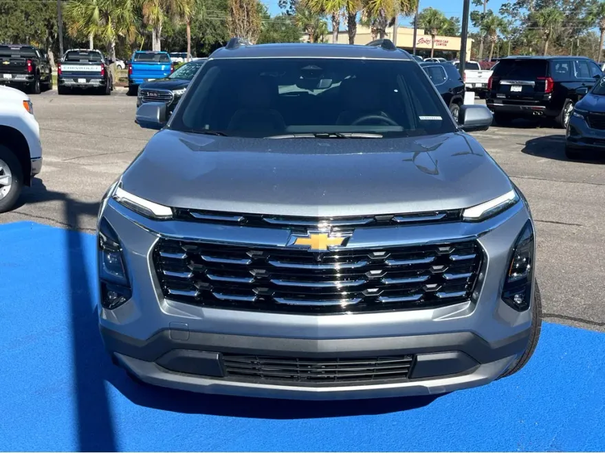 2025 Chevrolet Equinox LT photo 1