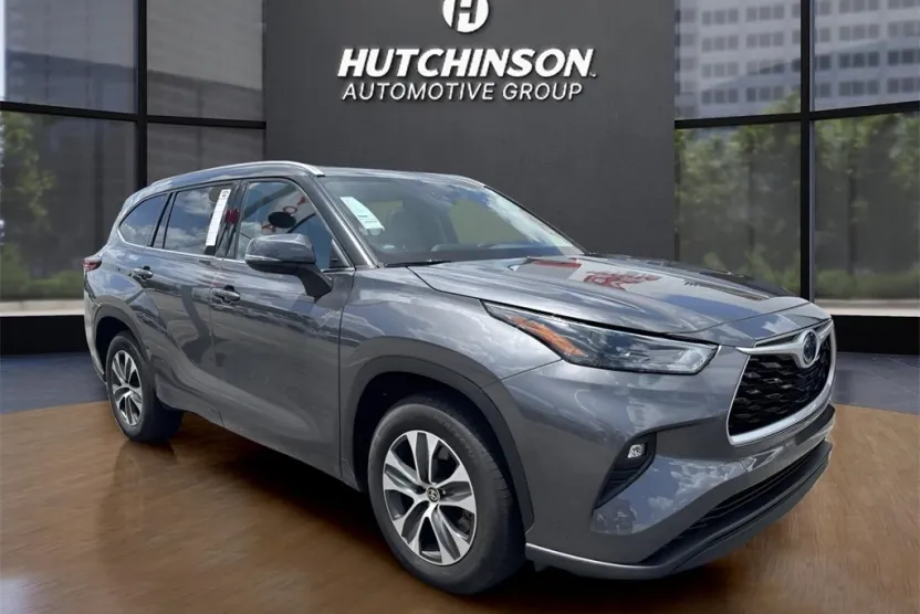 2022 Toyota Highlander Hybrid XLE photo 1